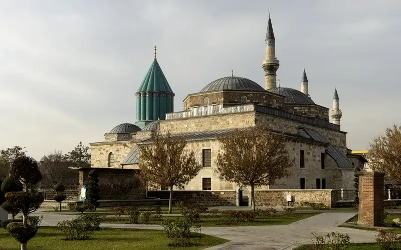 Rumi's-mosque-and-green-tomb-Âyete'l-Kursi-is written-on-the-tomb