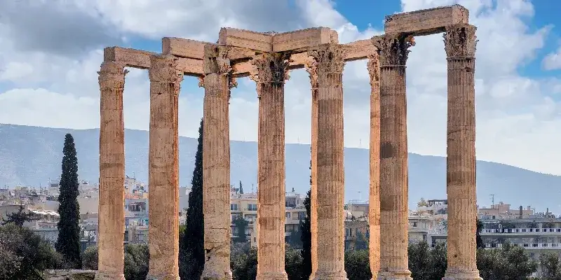 Ruinas de la columnata del Templo de Zeus Olímpico en Atenas, Grecia.