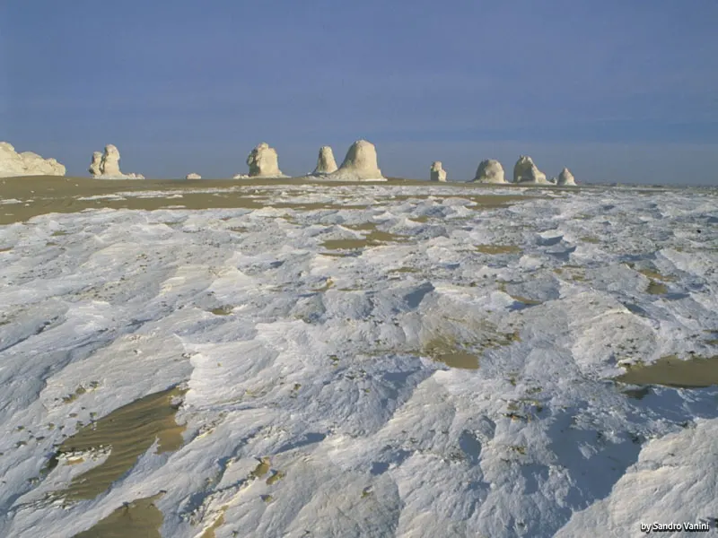 The amazing white Desert, Egypt The amazing white Desert, Egypt
