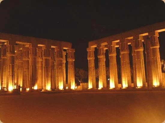 Ton- und Lichtshow im Karnak Tempel