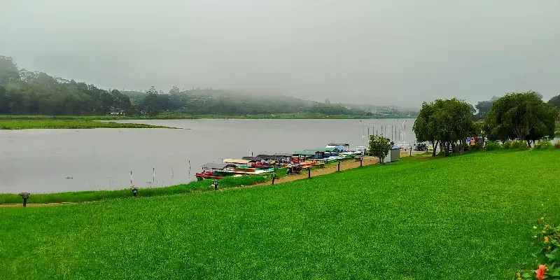 Lago Gregory, en Nuwara Eliya, Sri Lanka.