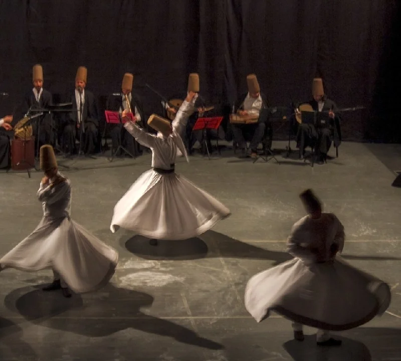 os dervixes rodopiantes