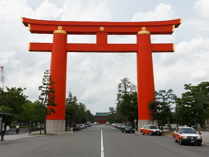 Santuario Heian (Heian Jingū): Historia, Jardines y Consejos