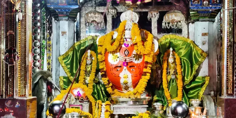 Imagen de la escultura del Señor Ganesha en el templo Trinetra Ganesh del Fuerte de Ranthambore.