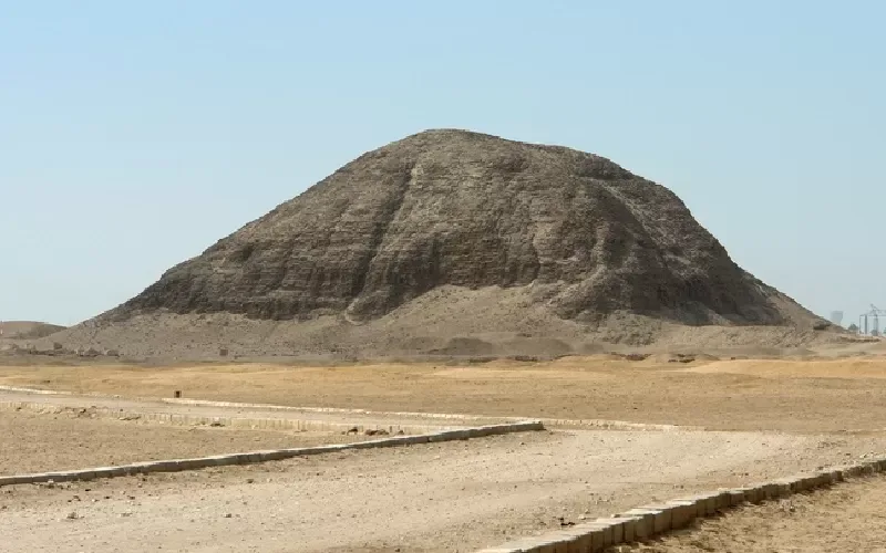 la pyramide de Hawara