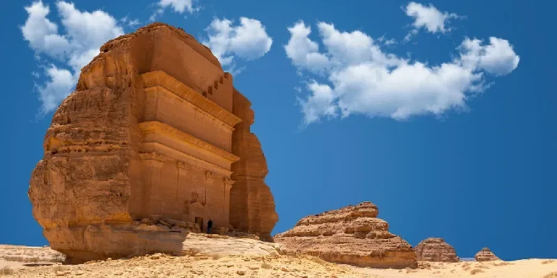 Al-Ula, Arabia Saudita, Qasr Al-Farid, una icónica tumba nabatea tallada en piedra arenisca.
