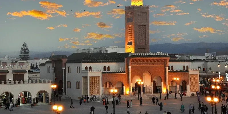 plaza-bab-sidi-abdelouahab-en-oujda-la-capital-del-este-de-marruecos