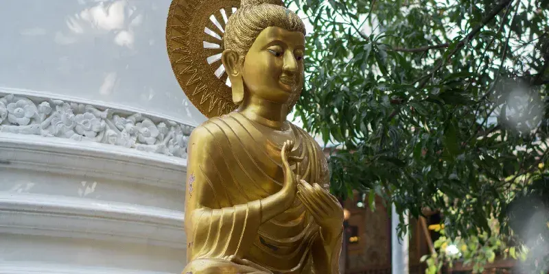 Estatua de Buda en el templo Gangaramaya.
