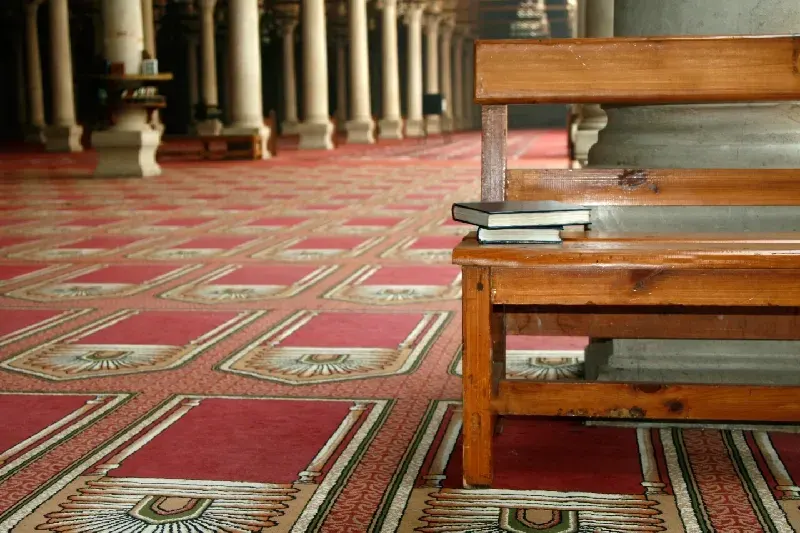 Die Amr-ibn-al-Aas-Moschee in Kairo, Ägypten, eine historische Moschee und eines der ältesten islamischen Bauwerke Afrikas.