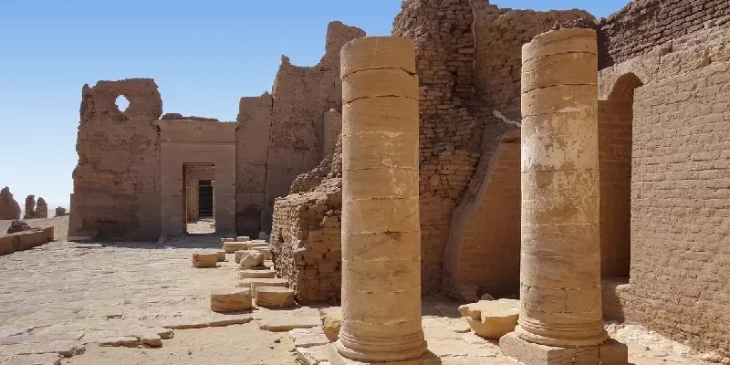 Ruinas de Qasr Dusch, un sitio arqueológico en el oasis de Kharga