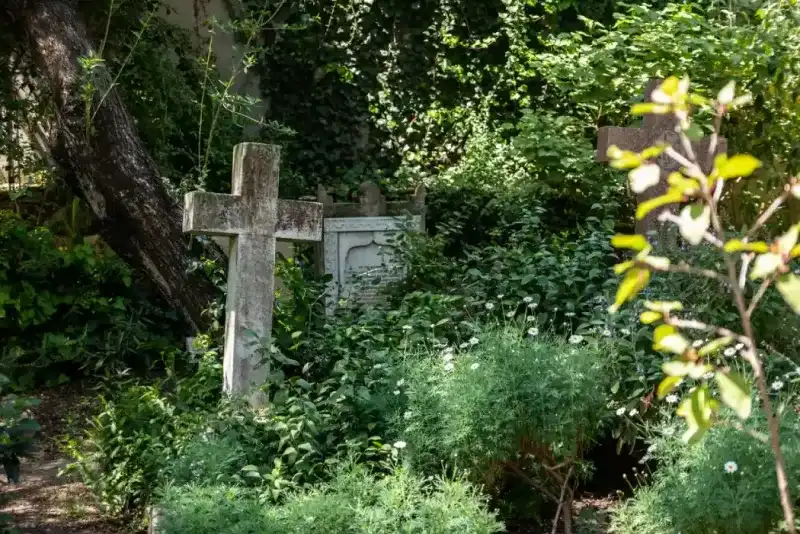 Il piccolo cimitero anglicano vicino alla Chiesa di Sant’Andrea a Tangeri