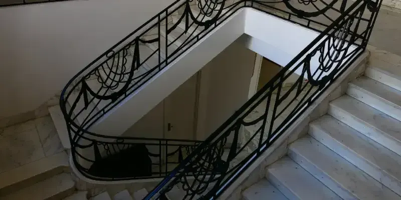 Escalera, Villa des Arts, villa de estilo art déco, entrada gratuita, Casablanca, Marruecos.