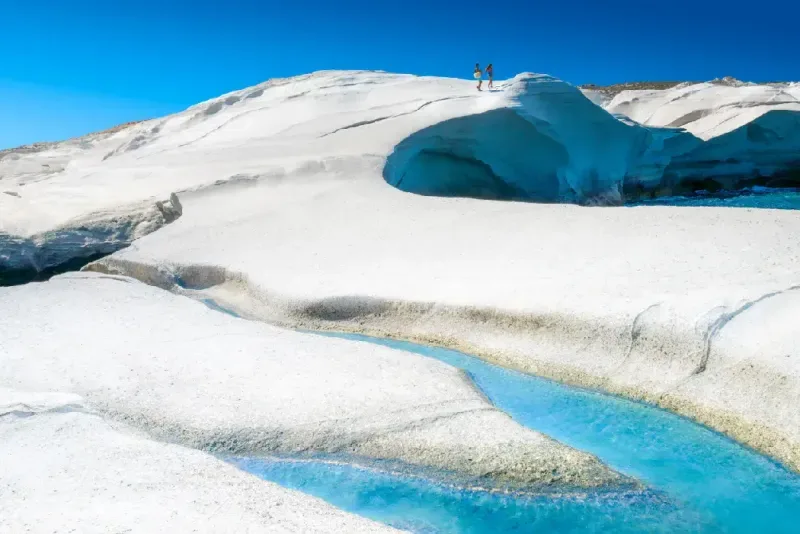 acantilados-blancos-de-tiza-en-sarakiniko-isla-de-milos-cicladas-grecia