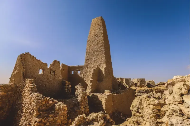 Panoramablick auf die einzigartigen und antiken Ruinen des Amun-Tempels in der Oase Siwa