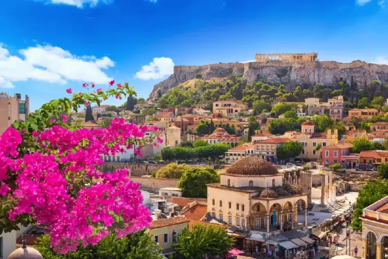 panorama-de-atenas-con-la-plaza-monastiraki-y-la-colina-de-la-acropolis-durante-el-atardecer