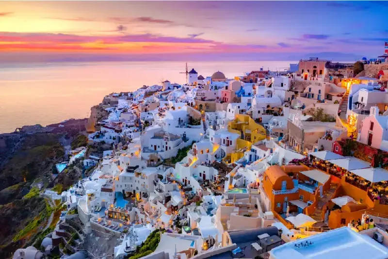 pueblo-de-oia-en-la-isla-de-santorini-grecia
