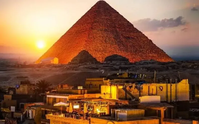 Que faire en Égypte : les pyramides de Gizeh au lever du soleil