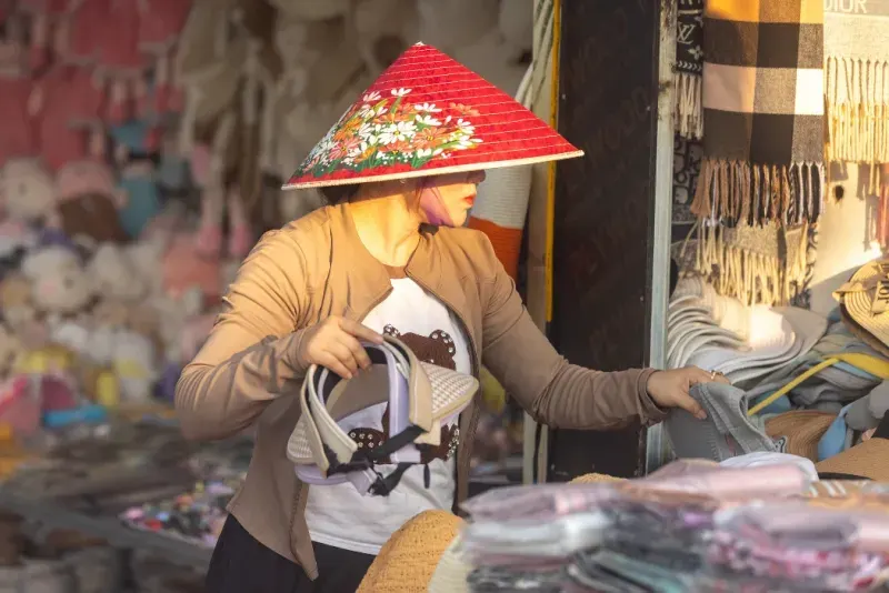 Una joven vendedora vietnamita.