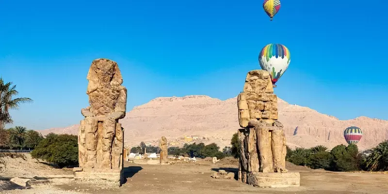  los Colosos de Memnón