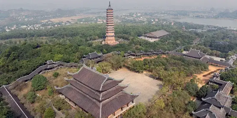 Vista aérea del complejo de la Pagoda Bai Dinh en Ninh Binh, Vietnam