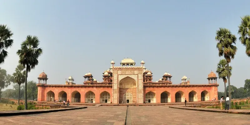 Mausoleo de Akbar el Grande, ubicado en la pequeña ciudad de Sikandra, cerca de Agra, en el estado de Uttar Pradesh, India.
