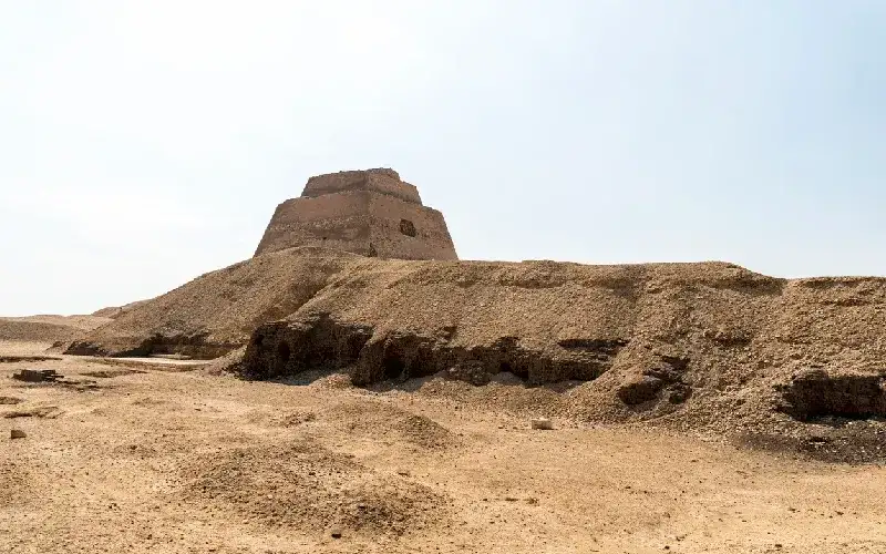 Mastaba near wrong pyramid in meidum