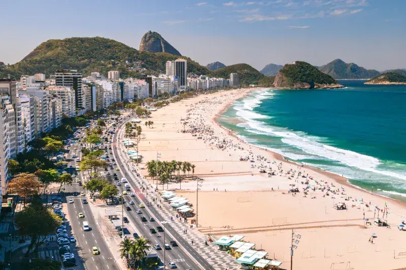 plage et montagne de Copacabana 