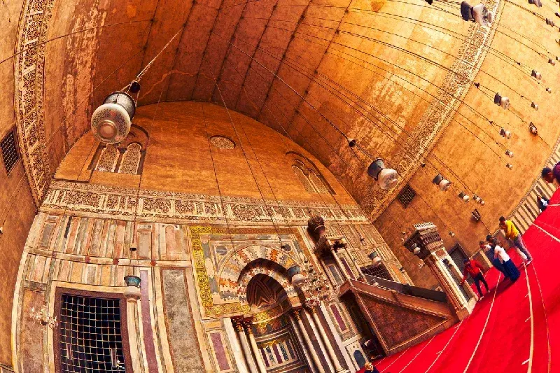 Eingang zur Sultan-Hassan-Moschee und Madrasa in Kairo