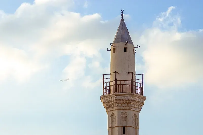 Das Minarett der Amr-ibn-al-Aas-Moschee in Ägypten, ein Teil der historischen Moschee in Alt-Kairo.
