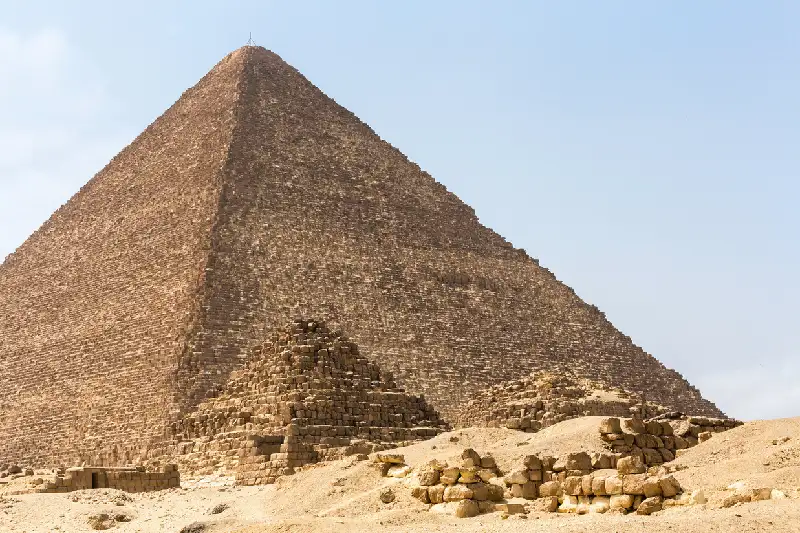 Pirámide de Micerinos: secretos de la más pequeña de Guiza