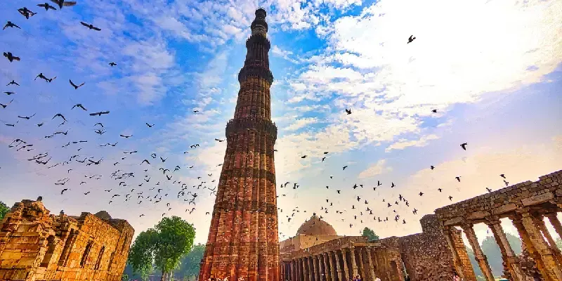 qutub-minar-y-sus-monumentos-delhi