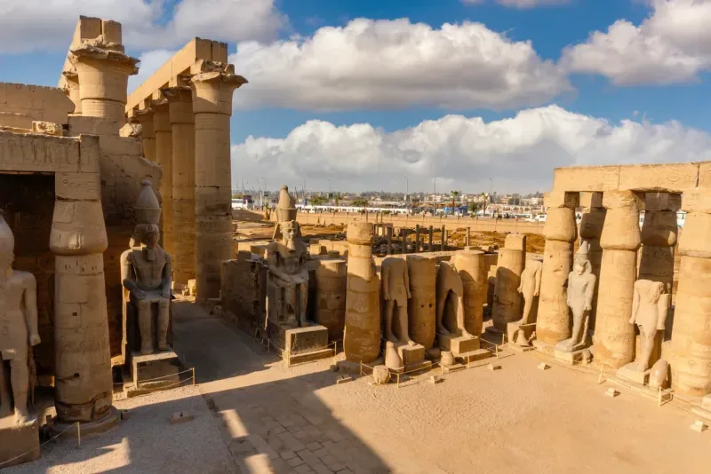 Templo de Luxor en Tebas, la capital del Egipto faraónico