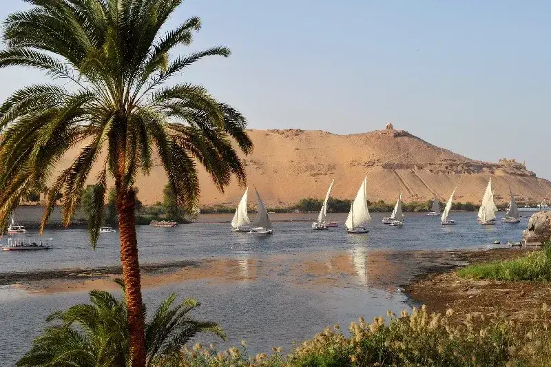 Der Nil, einer der längsten Flüsse der Welt, der durch Ägypten fließt.