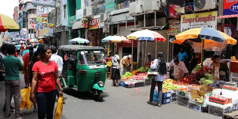 El concurrido mercado local de Pettah, en Colombo.