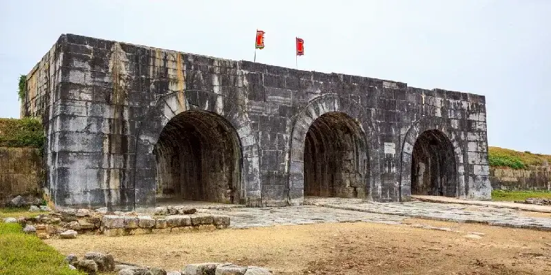 Puerta Sur, Ciudadela de la Dinastía Ho, Thanh Hóa, Vietnam.