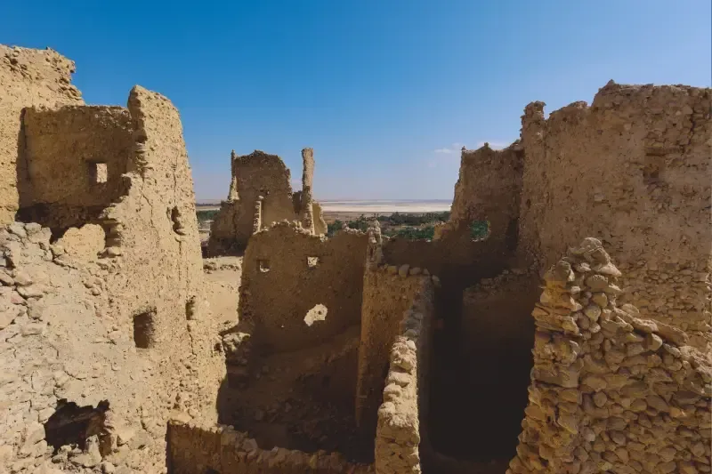 Panoramablick auf die einzigartigen und antiken Ruinen des Amun-Tempels in der Oase Siwa