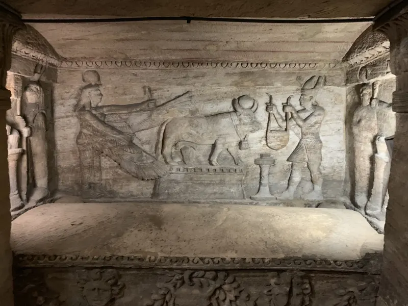 inside catacombs of kom el shoqafa, Catacombs of Kom El Shoqafa