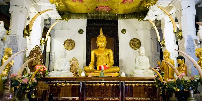 «Sri Dalada Maligawa» o Templo del Diente Sagrado, ubicado en Kandy, Sri Lanka.