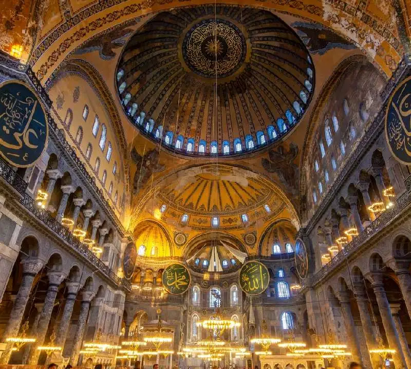 Interior da Grande Mesquita de Hagia Sophia, Istambul, Turquia