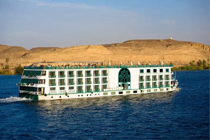 Nilkreuzfahrtschiff auf dem Nil in Ägypten