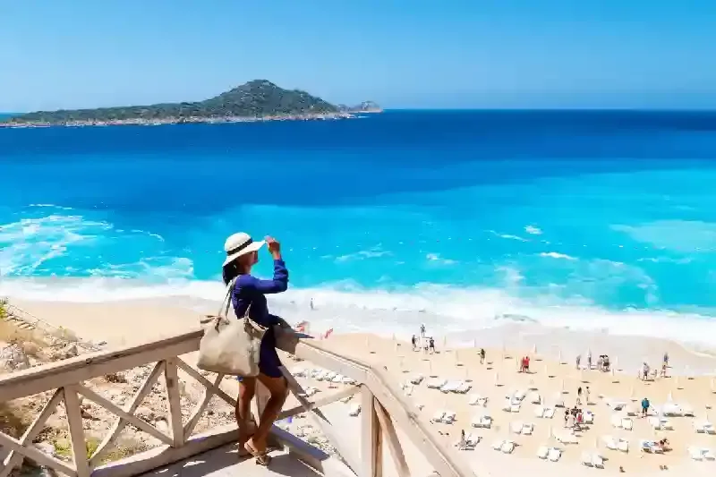 una turisya su una spiaggia in turchia , spiagge in turchia