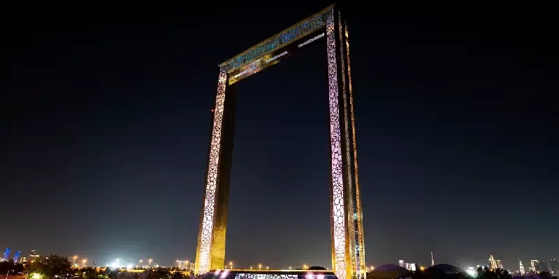 Frame Dubai de noche