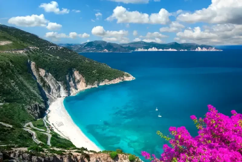 playa-de-myrtos-en-la-isla-de-kefalonia-grecia