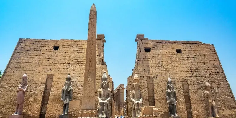 El Templo de luxor y su obelisco