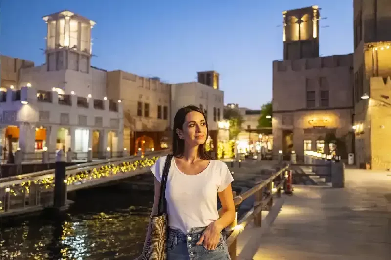 una turista al Bastakiya , Bastakiya