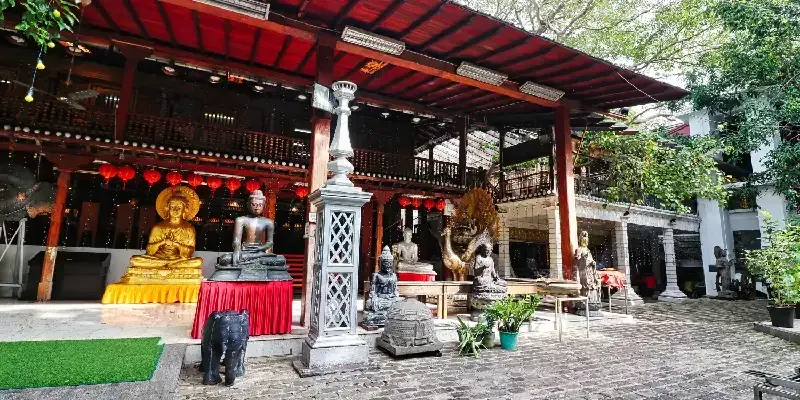 Entorno tranquilo, Templo Gangaramaya, Colombo, Sri Lanka