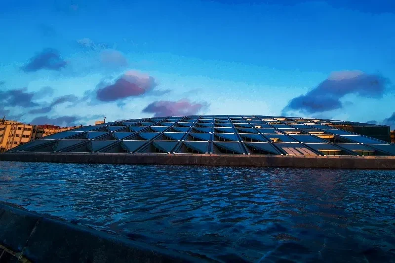 Modernes beeindruckendes Gebäude der Bibliothek von Alexandria
