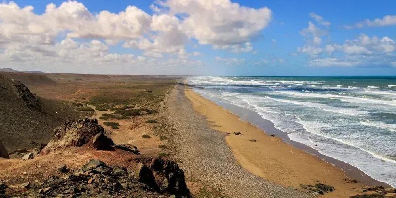playa-blanca-desierto-de-marruecos-vista-desde-una-montana