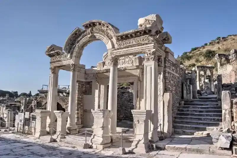 il tempio di adriano turchia , tempio di adriano