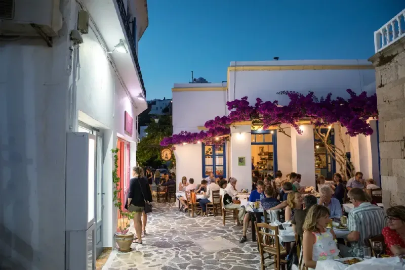 Plaka, barrio con tiendas y restaurantes